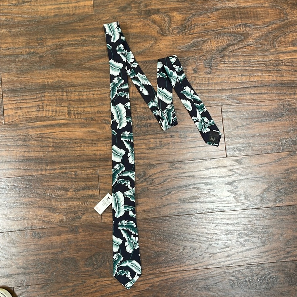 Express Navy, white, teal tropical leaf skinny tie